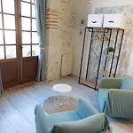 Logis Le Noir Hotel