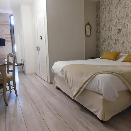 Logis Le Noir Hotel 3*