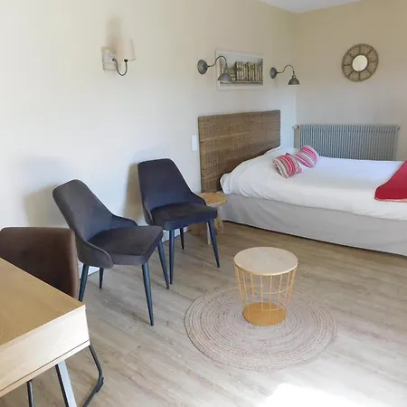 Logis Le Noir Hotel 3*