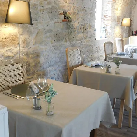 Logis Le Noir Hotel 3*