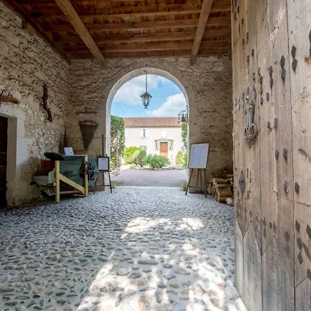 Logis Le Noir Hotel 3*