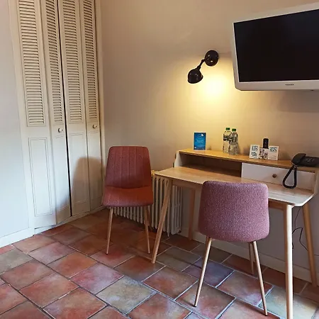 Logis Le Noir Hotel