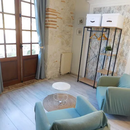 Logis Le Noir Hotel