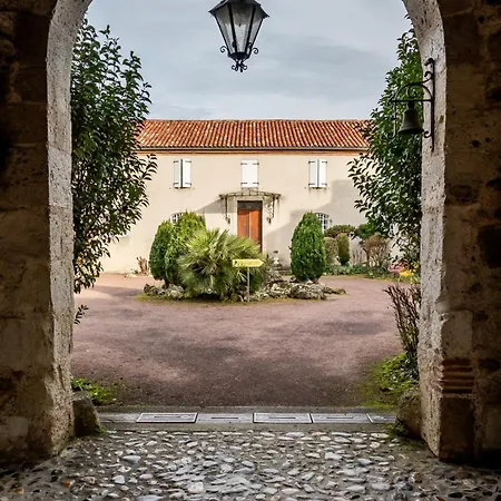 Logis Le Noir Hotel