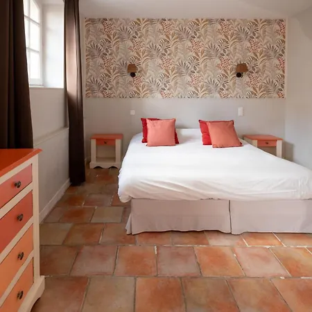 Logis Le Noir Hotel