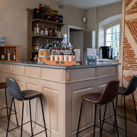 Logis Le Noir Hotel 3*