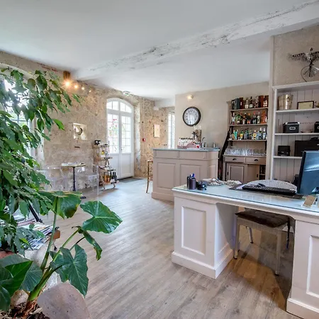 Logis Le Noir Hotel