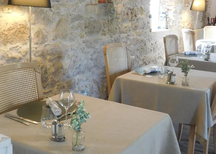 Logis Le Noir Hotel 3*